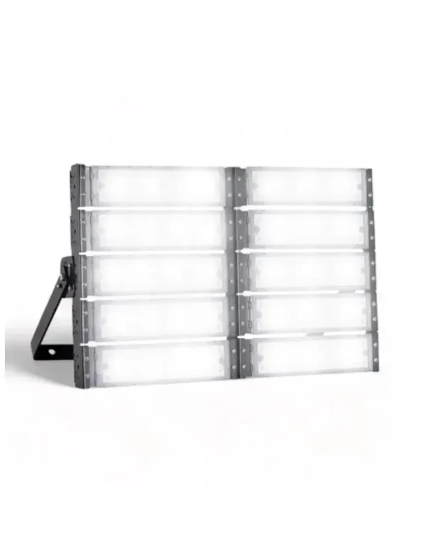 refletor led modular 600w com as luzes acesas